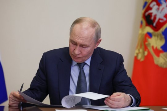 Karas Ukrainoje. Nebeturi kur trauktis: po didelės gėdos V. Putinui teko dar kartą pripažinti nemalonią tiesą
