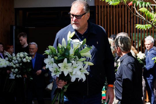V. Garastas išlydėtas į paskutinę kelionę: R. Kurtinaitis jam skyrė jautrius žodžius