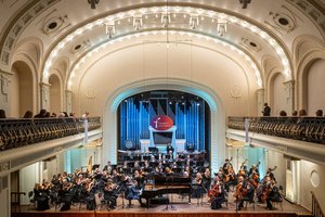 Vilniaus festivalis: publiką pakerėjo dirigentų elitui priklausanti ukrainietė Oksana Liniv ir pianistas Dmytro Choni