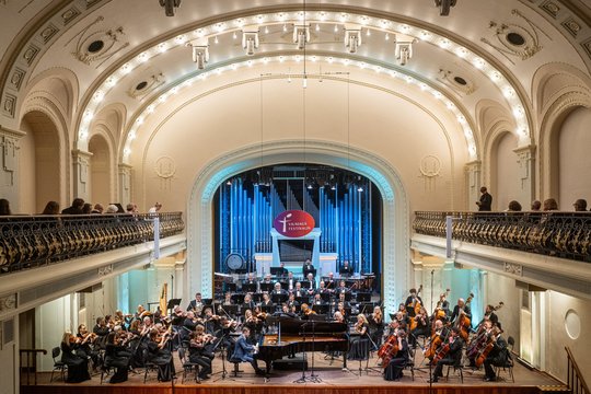 Vilniaus festivalis: publiką pakerėjo dirigentų elitui priklausanti ukrainietė Oksana Liniv ir pianistas Dmytro Choni