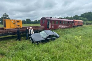 Anykščių rajone – traukinio ir BMW susidūrimas