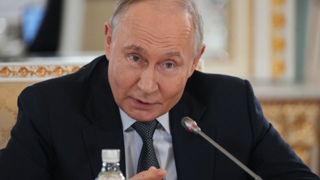 V. Putinas kalba apie strateginį Rusijos pranašumą: esą jokie smūgiai nepakeis šios situacijos
