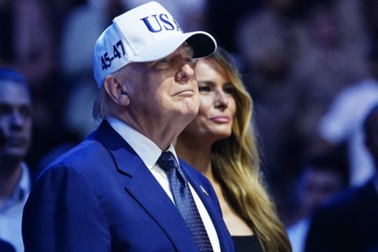 D. Trumpas atšventė 80-ąjį gimtadienį: stebėjo kovas narve prie Baltųjų rūmų