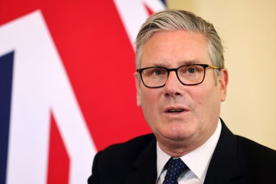 Britų premjeras paskelbė apie socialinių tinklų draudimą jaunesniems nei 16 m. vaikams