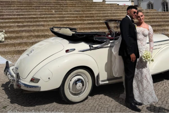 Portugalijoje susituokė dainininkė Perrie Edwards ir futbolininkas Alexas Oxlade'as-Chamberlainas