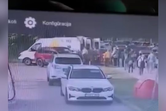 Didvyriškas ugniagesio poelgis: nė akimirkos nedvejojo ir išgelbėjo gyvybę automobilyje sąmonę praradusiam vyrui