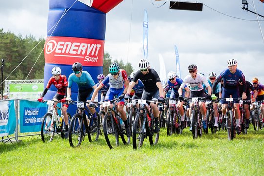 25-ąjį Dviračių maratonų taurės sezoną pergalėmis pradėjo Eimantas Gudiškis ir Justė Umbrasaitė