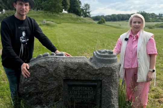 „Vasara ant piliakalnio“: vienuolių pietūs ir keliai, kuriais vaikščiodavo milžinai