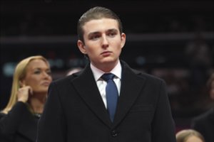 Naujausios D. Trumpo sūnaus Barrono nuotraukos sprogdina socialinius tinklus: atrodo neatpažįstamai