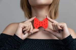 Skydliaukės sutrikimai išryškėja veide: įspėja šie požymiai