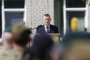 Gynybos ministras: Latvija perims visus į jos oro erdvę įskridusius dronus