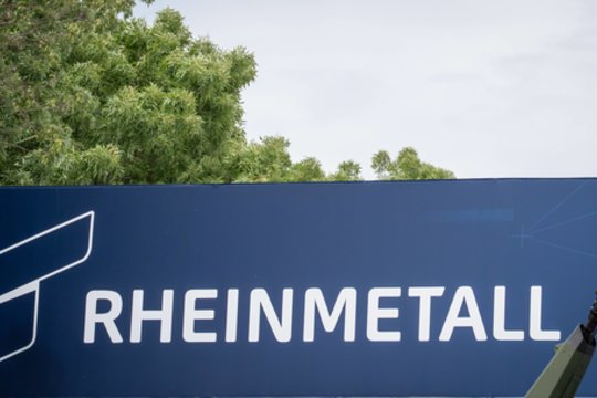 „Rheinmetall“ Paryžiuje vykusioje parodoje pristatė mobilųjį kovinių dronų paleidimo įrenginį