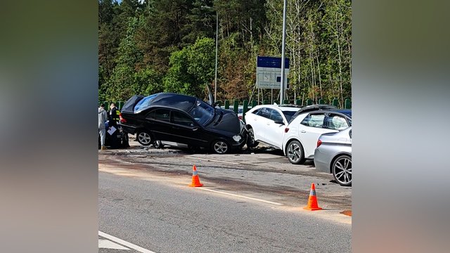 Užfiksavo vaizdus iš Vilniaus Vakarinio aplinkkelio: susidūrė septyni automobiliai