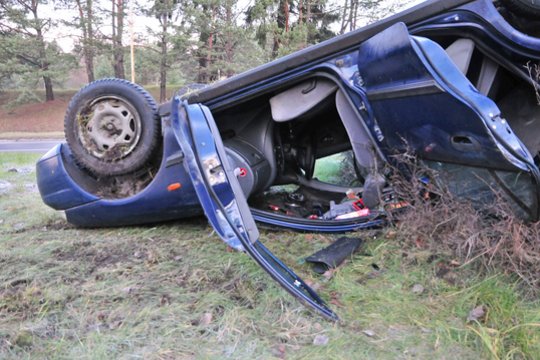 Klaipėdos, Širvintų, Molėtų ir Zarasų rajonuose nuo kelio į griovius nulėkė keturi automobiliai