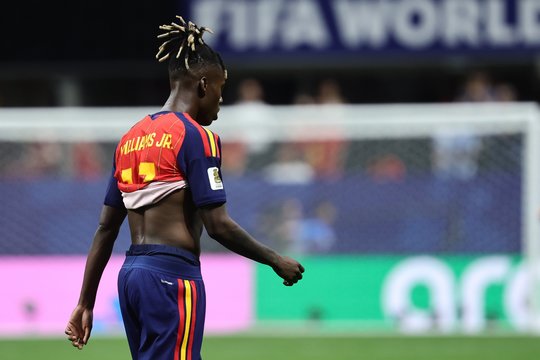 Po sensacingo čempionato starto Ispanijos spauda sumalė futbolo rinktinę į miltus