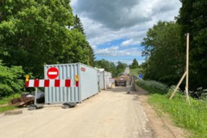 Gyventojų laukia tikras kantrybės išbandymas: tilto statybos brangsta, o kada baigs darbus – neaišku