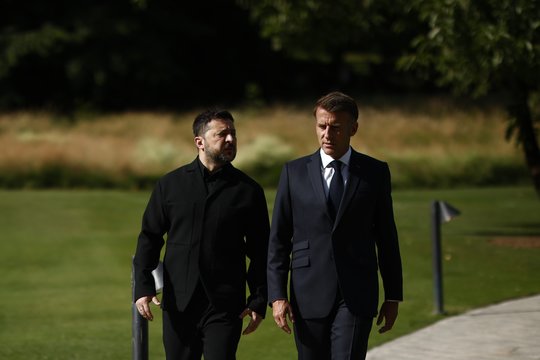 Užfiksavo asmeninį E. Macrono ir V. Zelenskio pokalbį: sprendė, kaip elgtis su D. Trumpu