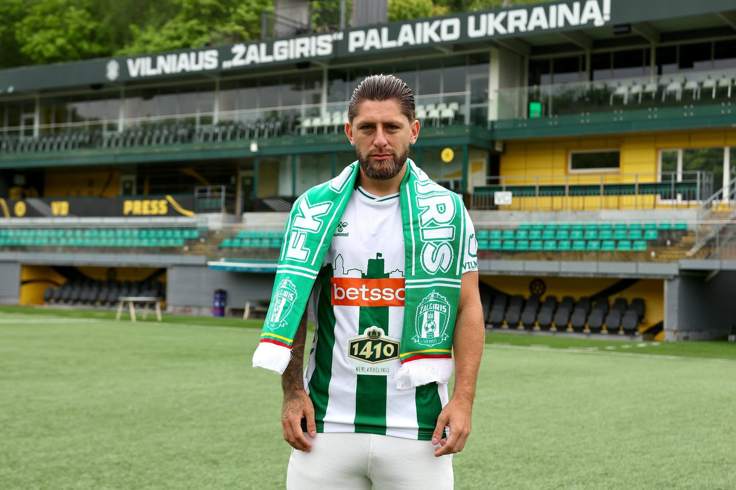 Vilniuje – su „Žalgirio“ marškinėliais Stanislavas Bilenkyi.<br> fkzalgiris.lt nuotr.
