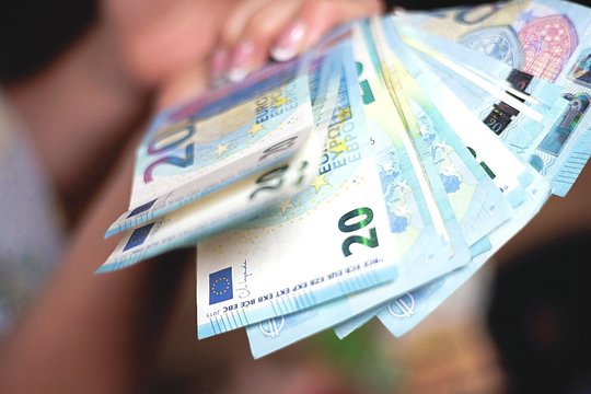 Nuo smulkių paskolų iki milijoninių projektų: ekspertė paneigė 5 mitus apie kredito unijas