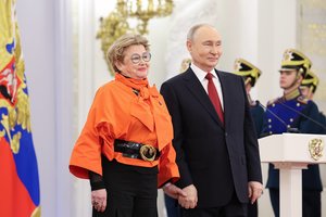 Po apdovanojimų ceremonijos – audra internete: V. Putino ir aktorės romantiška akimirka sukėlė audringas reakcijas