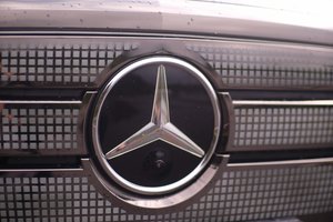 Klaipėdoje ir Vilniuje niekadėjų taikiniu tapo „Mercedes Benz“ automobiliai