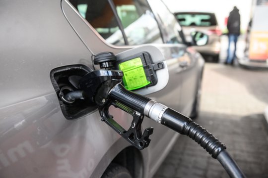 Pokyčiai – jau šviesesni, tačiau kainų skirtumai degalinėse stulbina