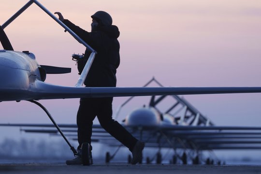 Karas Ukrainoje. Kryme vėl griaudėjo sprogimai: taikinyje – tanklaivis ir 2 svarbūs tiltai