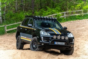 Parduodamas stereotipus ir standartus laužantis pirmos kartos „Porsche Cayenne“