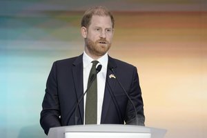 Princas Harry pirmą kartą per ketverius metus kartu su šeima lankysis Didžiojoje Britanijoje