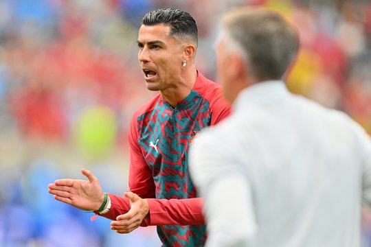 Kritikos strėlės skriejo ir C. Ronaldo, ir Portugalijos treneriui: „Gėdinga. Bijo jį pakeisti“