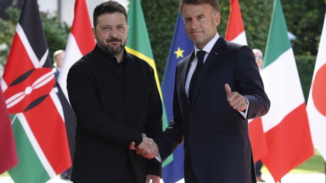 V. Zelenskis atskleidė, apie ką telefonu kalbėjosi su D. Trumpu ir E. Macronu