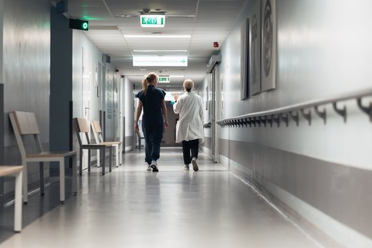 Seime priimtos įstatymo pataisos, kuriomis norima į regionus pritraukti jaunus medikus