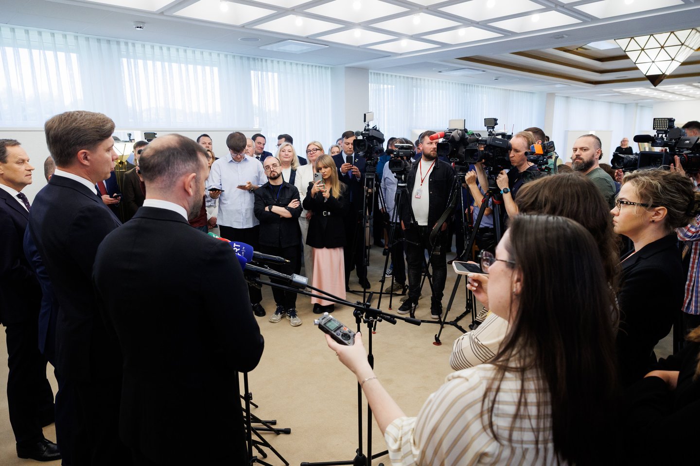 LSDP, Demokratų sąjunga „Vardan Lietuvos ir Lietuvos valstiečių, žaliųjų ir Krikščioniškų šeimų sąjungos frakcijos pasirašė koalicinę sutartį. <br>T. Bauro nuotr.