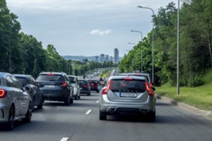 Paslaptingas žymėjimas stebina ir patyrusius vairuotojus: išaiškino, ką jis reiškia