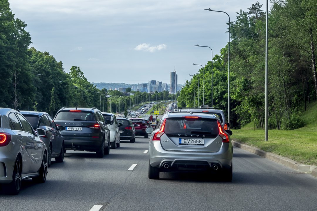 Paslaptingas žymėjimas stebina ir patyrusius vairuotojus: išaiškino, ką jis reiškia