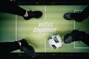 Lietuvoje pristato pasaulyje populiarų žaidimą: kviečia išbandyti kojinį futbolą
