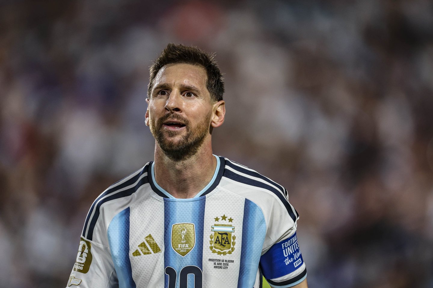 Lionelio Messi marškinėlių antsiuvai yra unikalūs.<br> AFP/Scanpix nuotr.