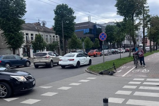 Kaune partrenktas paspirtuku važiavęs nepilnametis: prireikė medikų