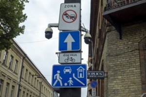 Ženklus jau sustatė ir Vilniaus centre, tačiau baudas kol kas išrašinėja tiktai Kaune