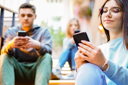 Socialiniai tinklai vaikams iki 16 metų: ar draudimai išsprendžia problemą?