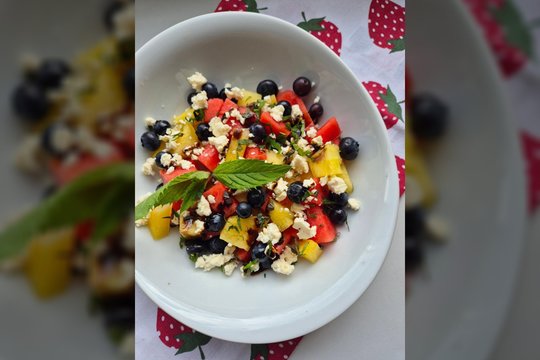 Vasaros salotos su arbūzu: greitos, gaivios ir labai gardžios  