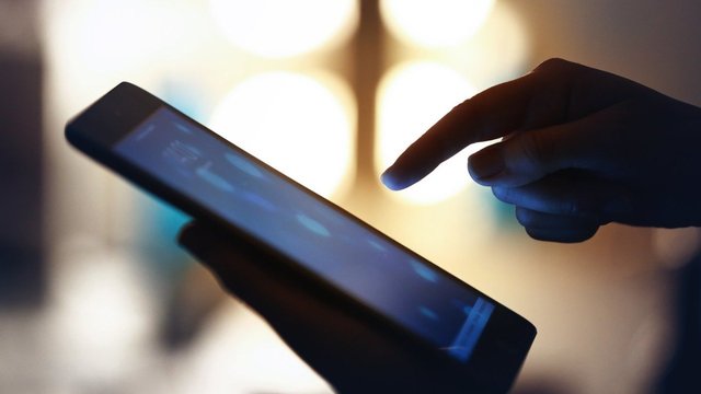 Antraščių psichologija: kodėl sensacingos antraštės mus traukia ir kaip jos formuoja mūsų požiūrį?
