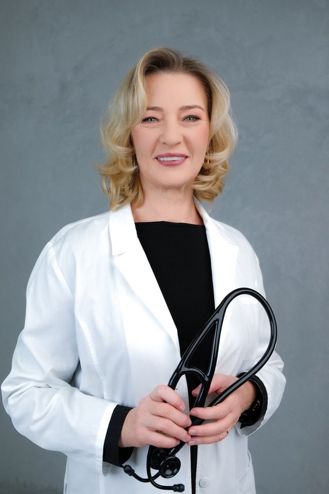 Gydytoja dietologė dr. Edita Gavelienė sako, kad sveikatai nepalankus ne pats noras pasirūpinti kūnu, o skubėjimas jį „sutvarkyti“ per kelias savaites. <br> Pranešimo žiniasklaidai nuotr.