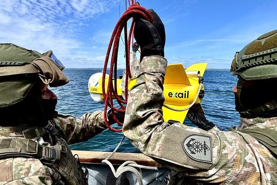 Karinių jūrų pajėgų kariai tarptautinėse pratybose sunaikino 300 kg sveriančią miną