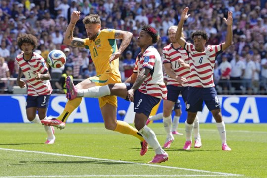 Įvartį įsimušę australai amerikiečiams atvėrė duris į čempionato šešioliktfinalį