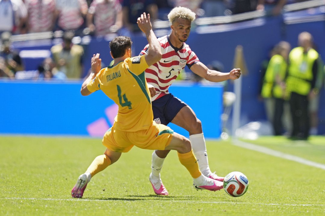 Įvartį įsimušę australai amerikiečiams atvėrė duris į čempionato šešioliktfinalį