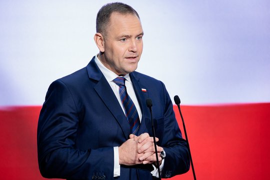 Skausmingas kirtis Ukrainai: Lenkijos prezidentas iš V. Zelenskio atėmė aukščiausią šalies apdovanojimą