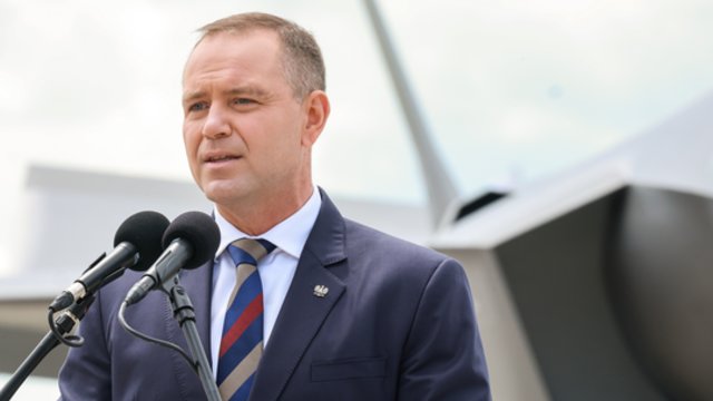 Skandalas dėl atimto ordino gilėja: Lenkijos ministrai kritikuoja prezidento sprendimą