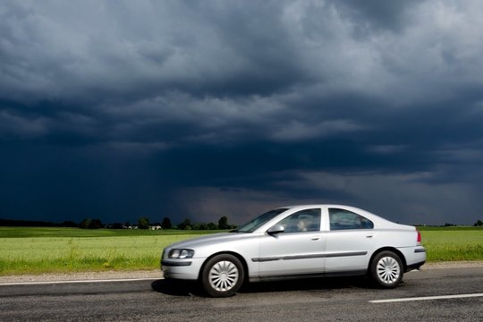 Po karšto savaitgalio – permainos: sinoptikai įspėja apie liūtis, perkūniją ir krušą