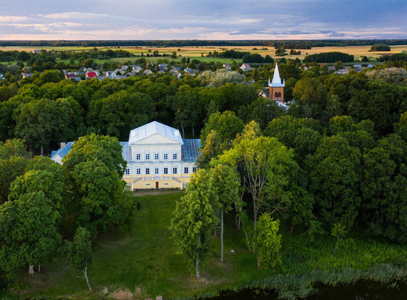 Salų dvaras – tai ne tik architektūros paminklas, bet ir gyva kultūros bei laisvalaikio rezidencija.